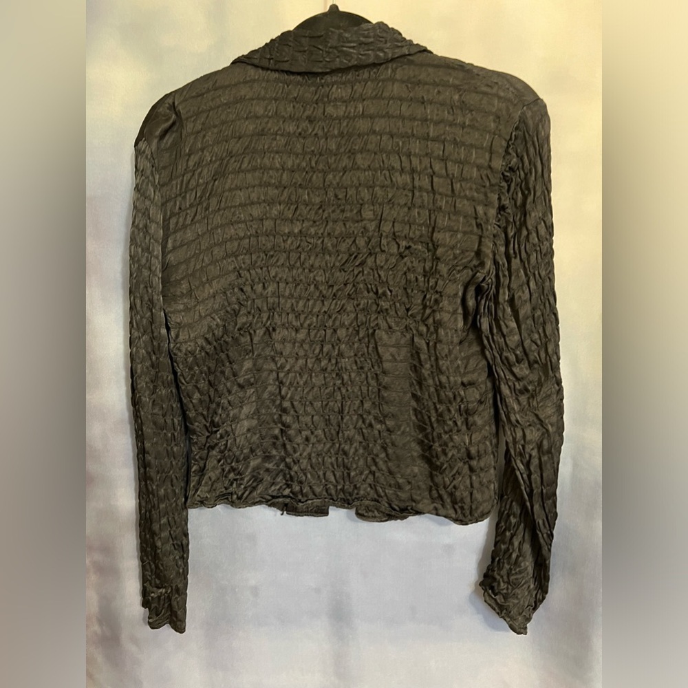 Zara satin textured effect Lapel collar shirt V-neck long sleeves. Front button - Picture 8 of 10